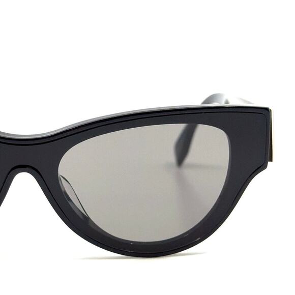 NEW!!! FENDI Sunglasses FE40135F 01A Authentic main image 7
